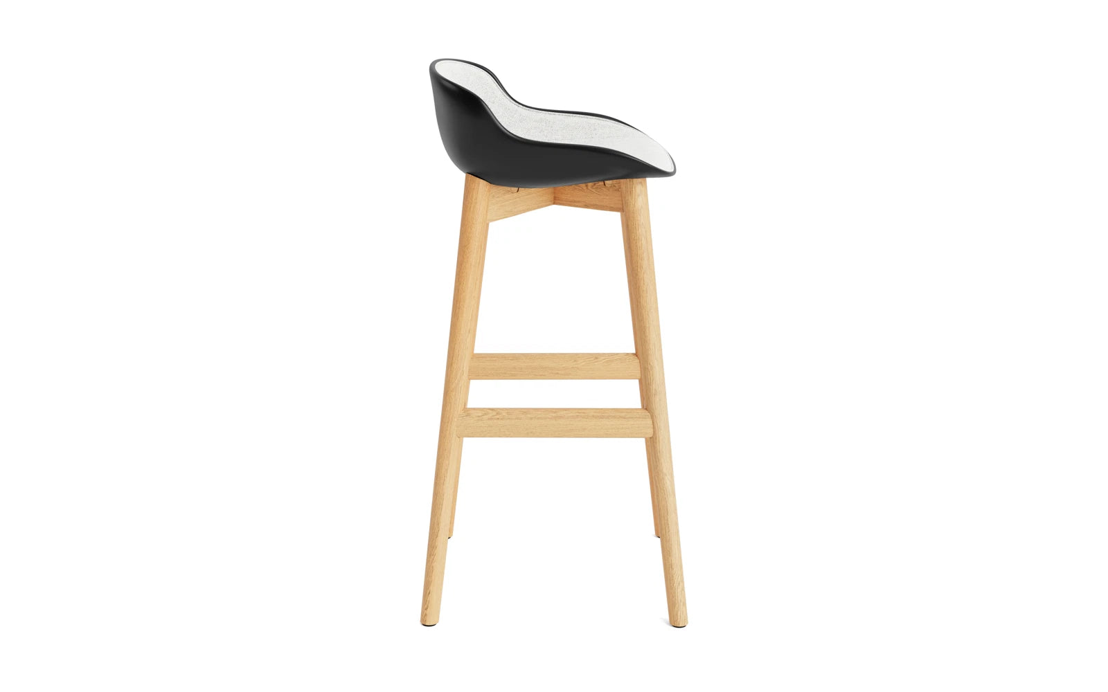 Hyg Barhocker 75 cm Polster Eiche Schwartz/Hallingdal in Hallingdal 110 präsentiert im Onlineshop von KAQTU Design AG. Barstuhl ist von Normann Copenhagen