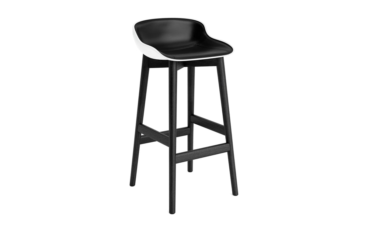 Hyg Barhocker 75 cm Polster Schwartze Eiche Weiss/Ultra in Ultra 41599 präsentiert im Onlineshop von KAQTU Design AG. Barstuhl ist von Normann Copenhagen