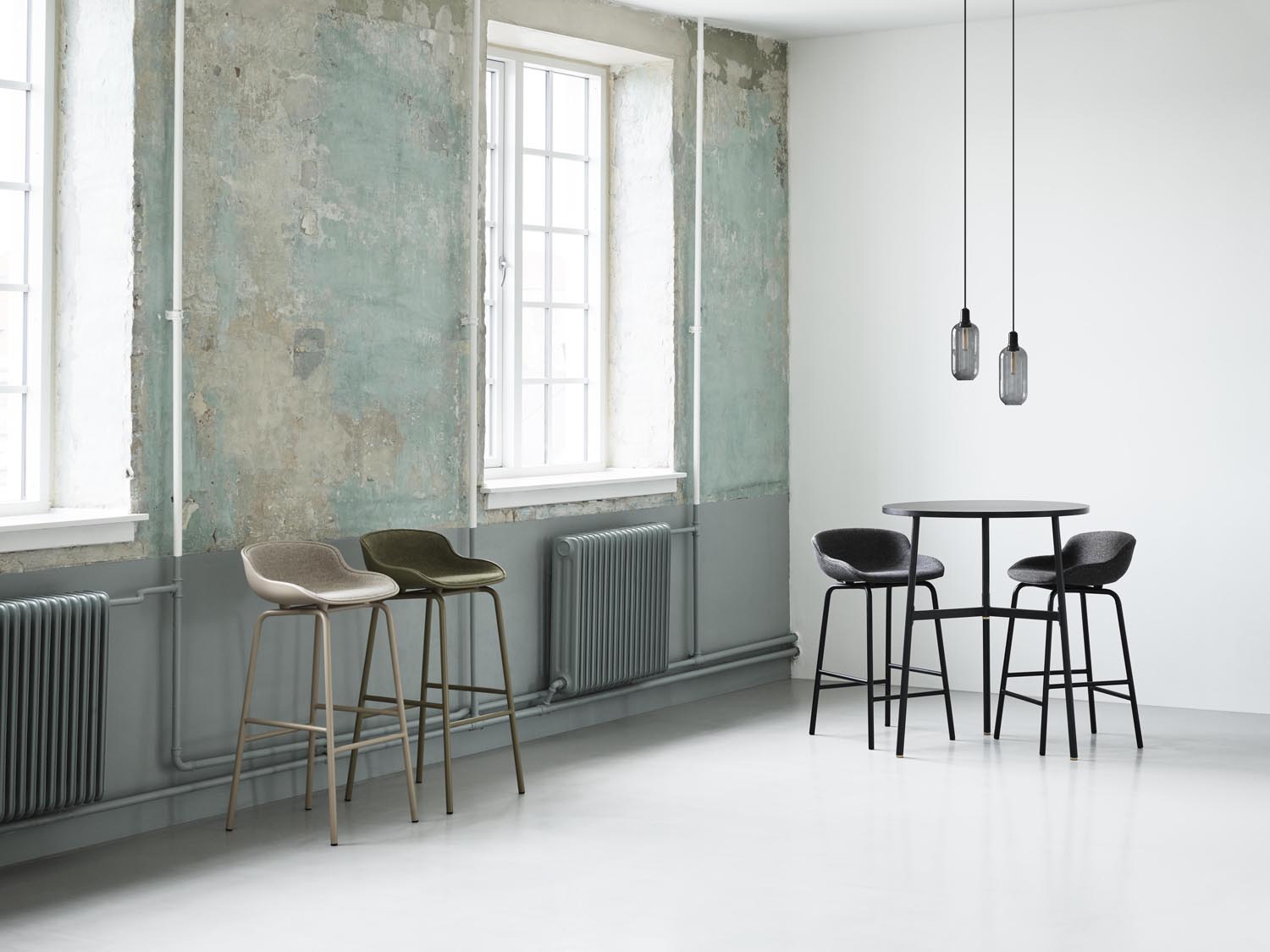 Hyg Barhocker 75 cm Frontpolster Stahl Sand/Ultra in Ultra 41599 präsentiert im Onlineshop von KAQTU Design AG. Barstuhl ist von Normann Copenhagen