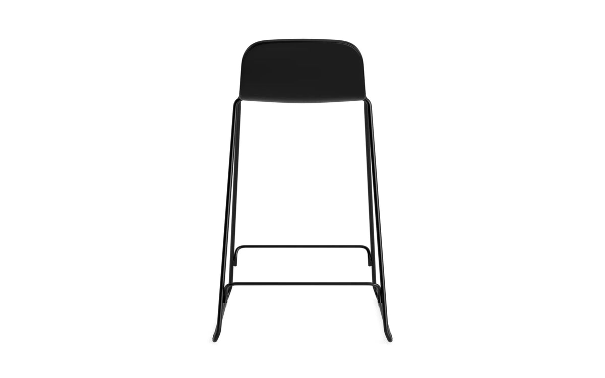 Just Barhocker 65 cm mit Lehne, gepolstert, schwarzer Stahl Ultra Leder in Ultra 41599 präsentiert im Onlineshop von KAQTU Design AG. Barstuhl ist von Normann Copenhagen