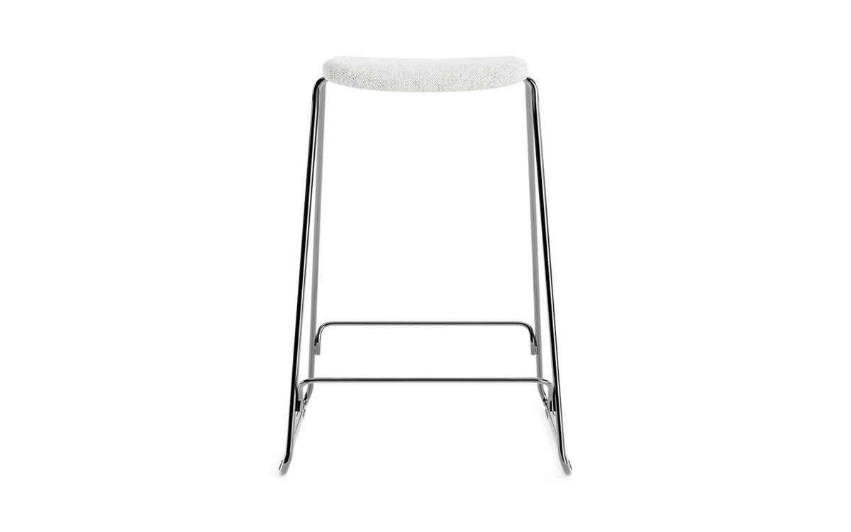 Just Barhocker 65 cm, gepolstert, Chrom/ Hallingdal in Hallingdal 110 präsentiert im Onlineshop von KAQTU Design AG. Barstuhl ist von Normann Copenhagen