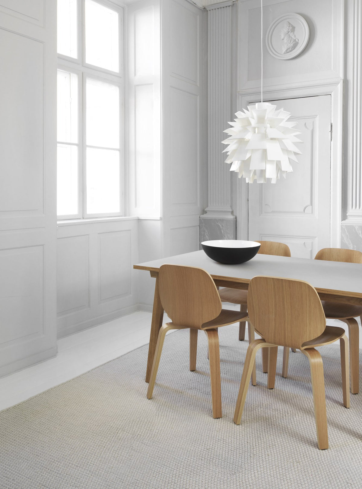 Stuhl My Chair Frontpolster Eiche von Normann Copenhagen: Schale aus Eiche, gepolsterte Vorderseite, gerundete Form, Holzbeine.