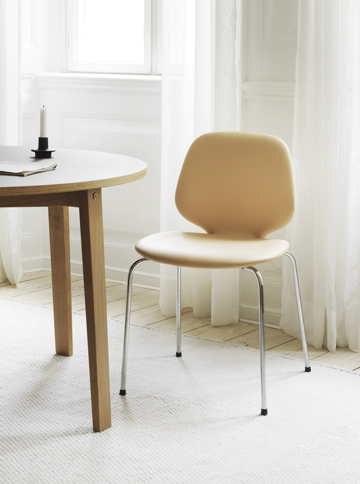 Stuhl My Chair gepolstert in Eiche natur von Normann Copenhagen, Sitzschale aus geformtem Eichenfurnier mit gepolsterter Sitzfläche und gerundeten Formen.