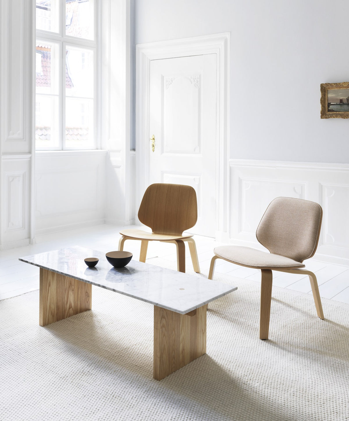 My Chair Lounge-Sessel von Normann Copenhagen: gepolsterte Sitzschale aus Furnier mit abgerundeten Formen und Beinen aus Eschenfurnier.