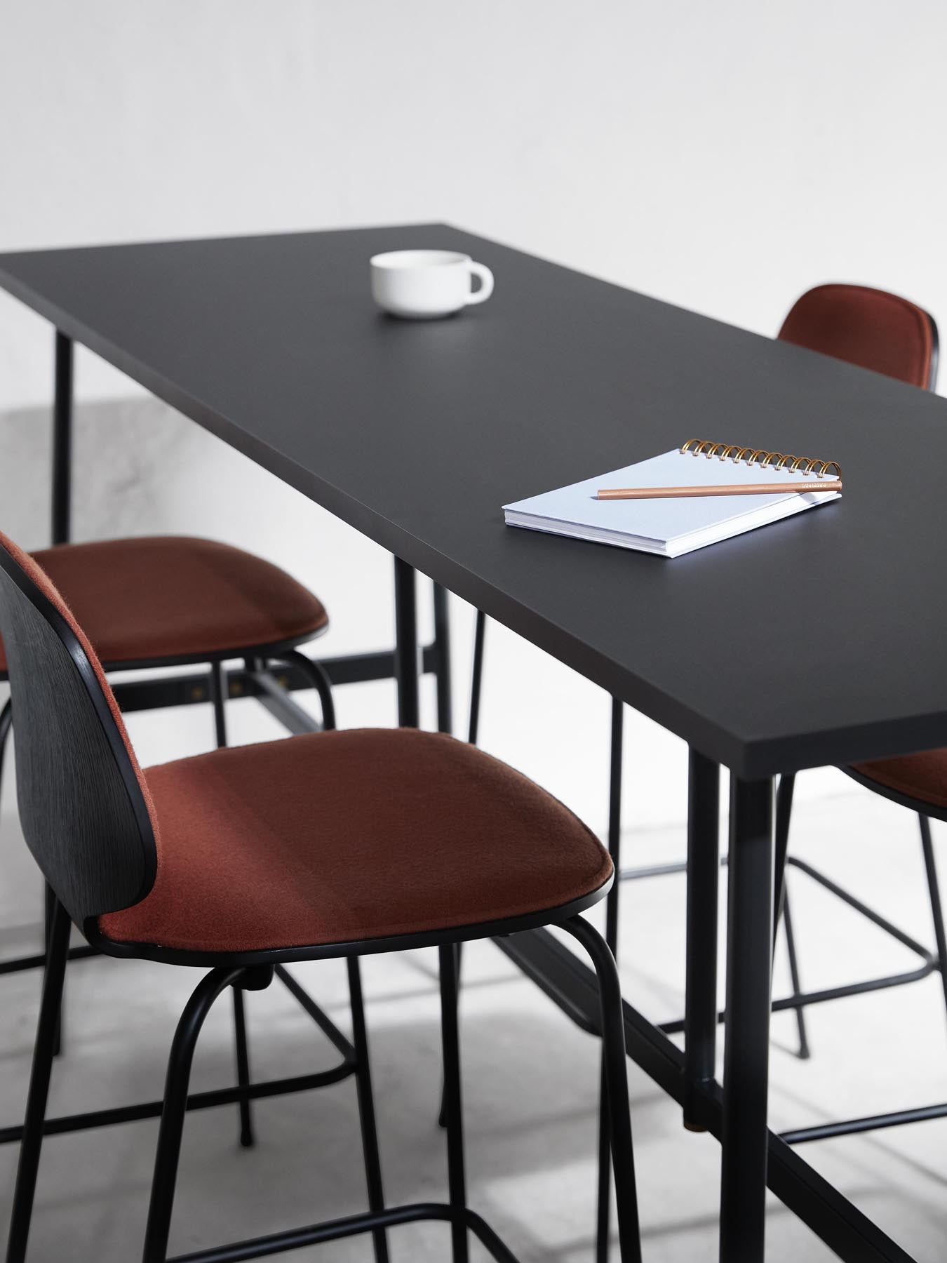 My Chair Barhocker 75 cm Frontpolster schwarzes Stahl schwarz/Hallingdal in Hallingdal 110 präsentiert im Onlineshop von KAQTU Design AG. Barstuhl ist von Normann Copenhagen