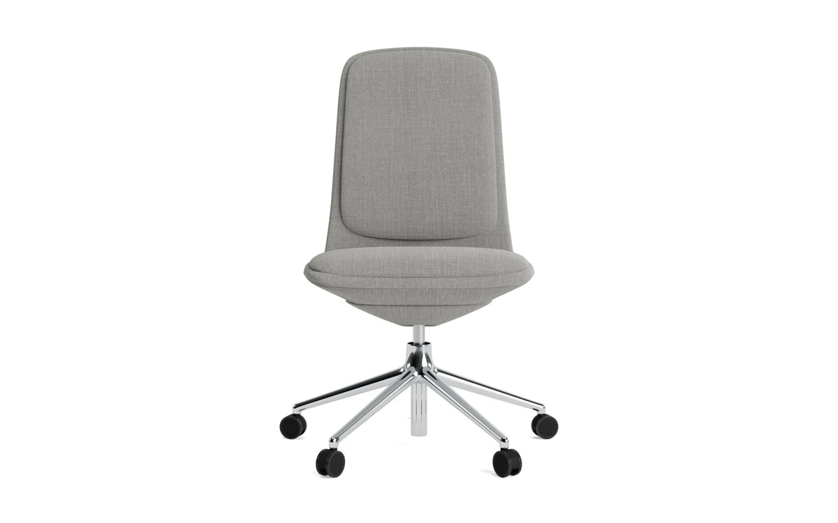 Off Chair niedrig 5W gaslift aluminium mit kissen Remix in Remix 133 präsentiert im Onlineshop von KAQTU Design AG. Bürostuhl ist von Normann Copenhagen