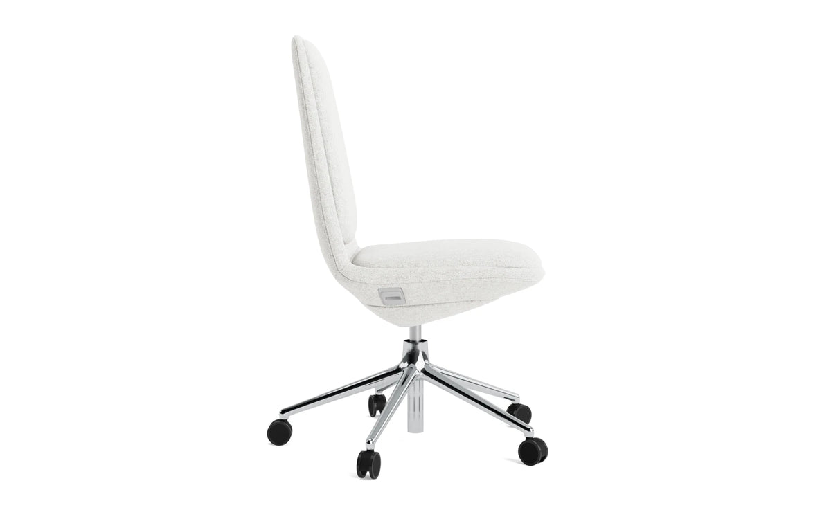 Off Chair niedrig 5W gaslift aluminium mit kissen Hallingdal in Hallingdal 110 präsentiert im Onlineshop von KAQTU Design AG. Bürostuhl ist von Normann Copenhagen