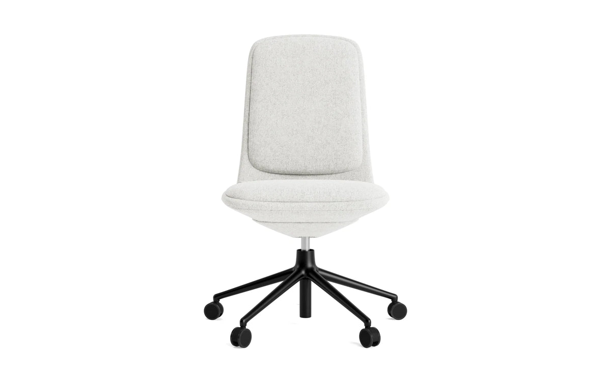 Off Chair niedrig 5W gaslift schwarze aluminium mit kissen Hallingdal in Hallingdal 110 präsentiert im Onlineshop von KAQTU Design AG. Bürostuhl ist von Normann Copenhagen