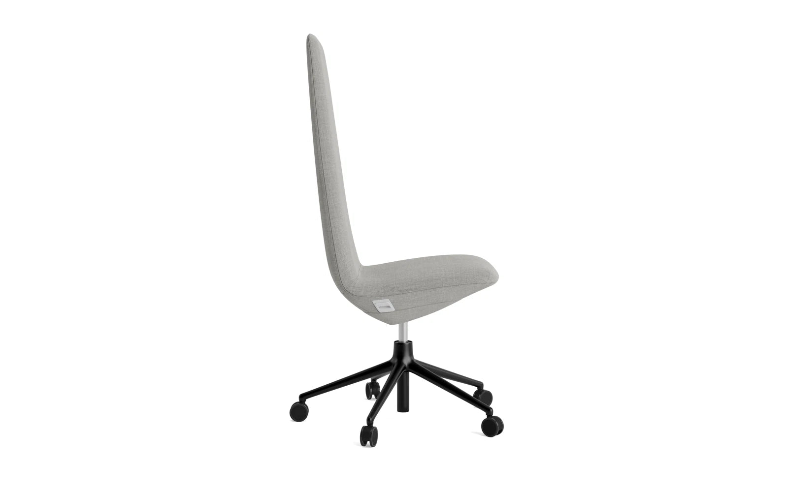 Off Chair Hoch mit Drehgestell und Rollen Gaslift schwarze Aluminium Remix in Remix 133 präsentiert im Onlineshop von KAQTU Design AG. Bürostuhl ist von Normann Copenhagen