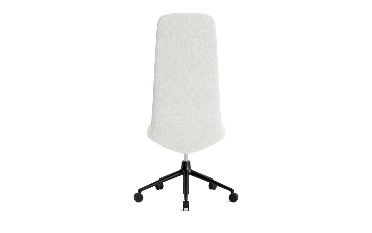 Off Chair Hoch mit Drehgestell und Rollen Gaslift schwarze Aluminium Hallingdal in Hallingdal 110 präsentiert im Onlineshop von KAQTU Design AG. Bürostuhl ist von Normann Copenhagen