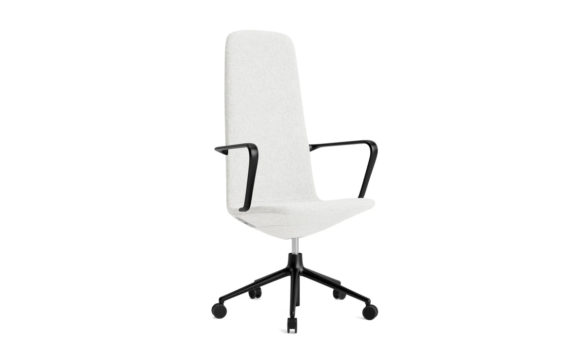 Off Armchair Hoch mit Drehgestell und Rollen Gaslift schwarze Aluminium Hallingdal in Hallingdal 110 präsentiert im Onlineshop von KAQTU Design AG. Bürostuhl ist von Normann Copenhagen