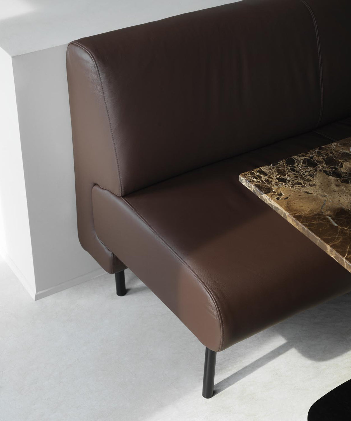 Frame Sofa in Remix 152 präsentiert im Onlineshop von KAQTU Design AG. 4er Sofa ist von Normann Copenhagen