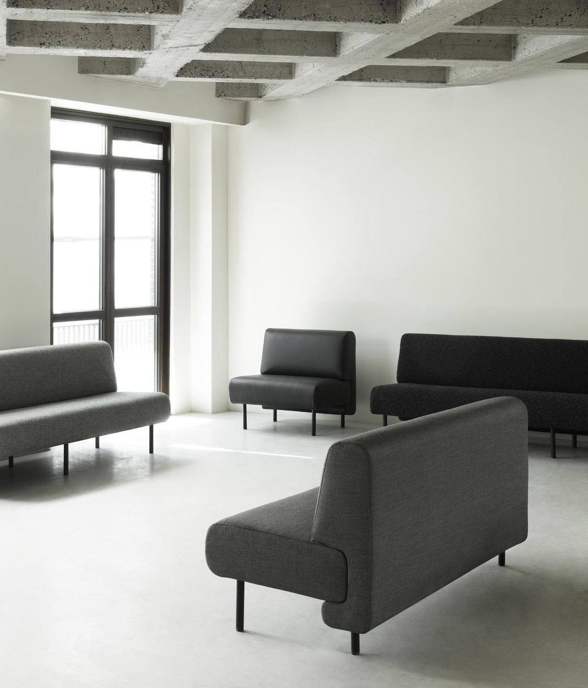 Frame Sofa in  Zero 0013    präsentiert im Onlineshop von KAQTU Design AG. 4er Sofa ist von Normann Copenhagen