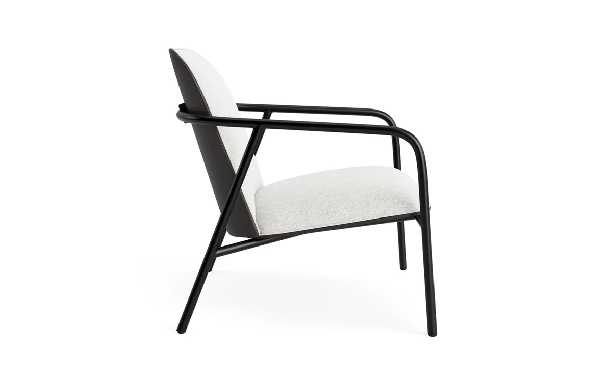 Pad Lounge-Sessel schwarzem Stahl schwarz/Hallingdal in Hallingdal 110 präsentiert im Onlineshop von KAQTU Design AG. Drehsessel ist von Normann Copenhagen