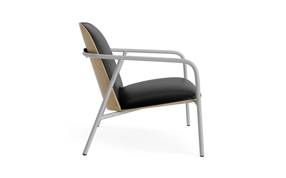 Pad Lounge-Sessel grauem Stahl Eiche/Ultra in Ultra 41599 präsentiert im Onlineshop von KAQTU Design AG. Drehsessel ist von Normann Copenhagen