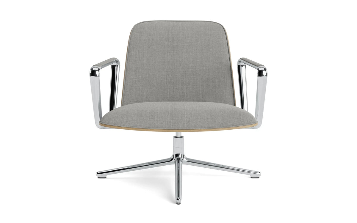 Pad Lounge-Sessel niedrig mit Drehgestell alu und Eiche/Remix in Remix 133 präsentiert im Onlineshop von KAQTU Design AG. Drehsessel ist von Normann Copenhagen