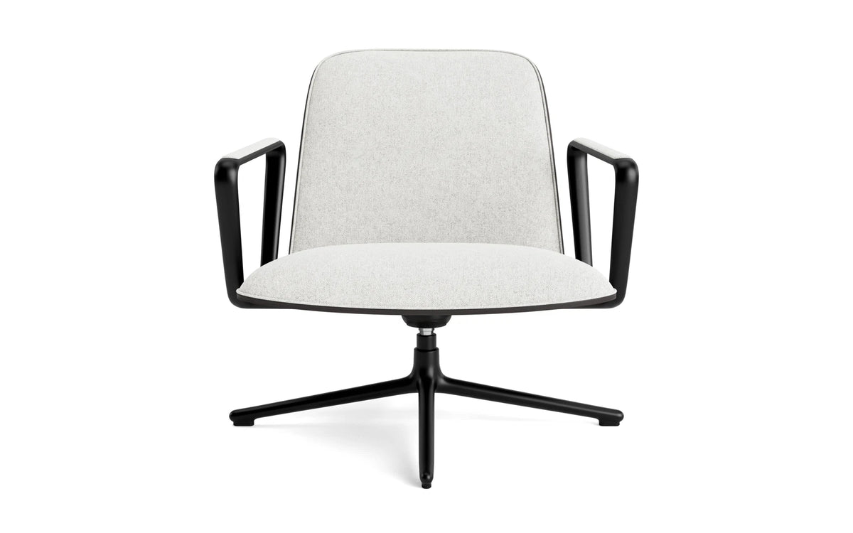 Pad Lounge-Sessel niedrig mit Drehgestell und Kippfunktion Schwarz Alu Schwarz/Hallingdal in Hallingdal 110 präsentiert im Onlineshop von KAQTU Design AG. Drehsessel ist von Normann Copenhagen