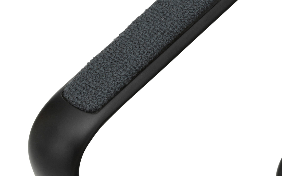 Pad Lounge-Sessel hoch mit Drehgestell Schwarz Alu Schwarz/Yoredale in  Yoredale UDA25 präsentiert im Onlineshop von KAQTU Design AG. Drehsessel ist von Normann Copenhagen