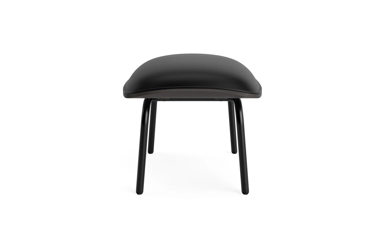 Erleben Sie den stilvollen Pad Fusshocker von Normann Copenhagen – eine harmonische Verbindung aus schwarzem Stahl und hochwertiger Polsterung, ideal für moderne Räume.