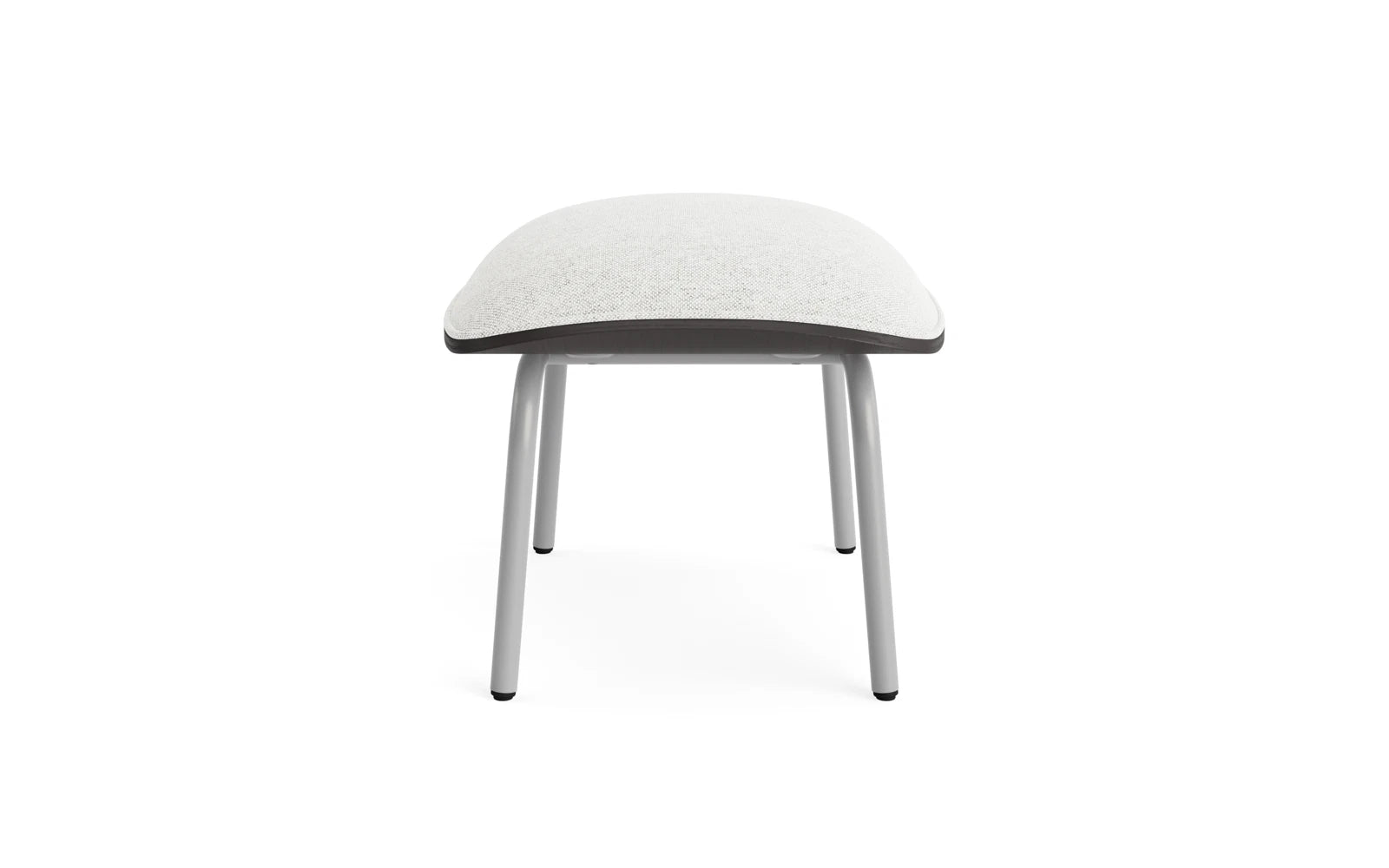 Erleben Sie den stilvollen Pad Fusshocker von Normann Copenhagen in grauem Stahl und Hallingdal. Ideal für moderne Lounges, vereint er Eleganz und Komfort.