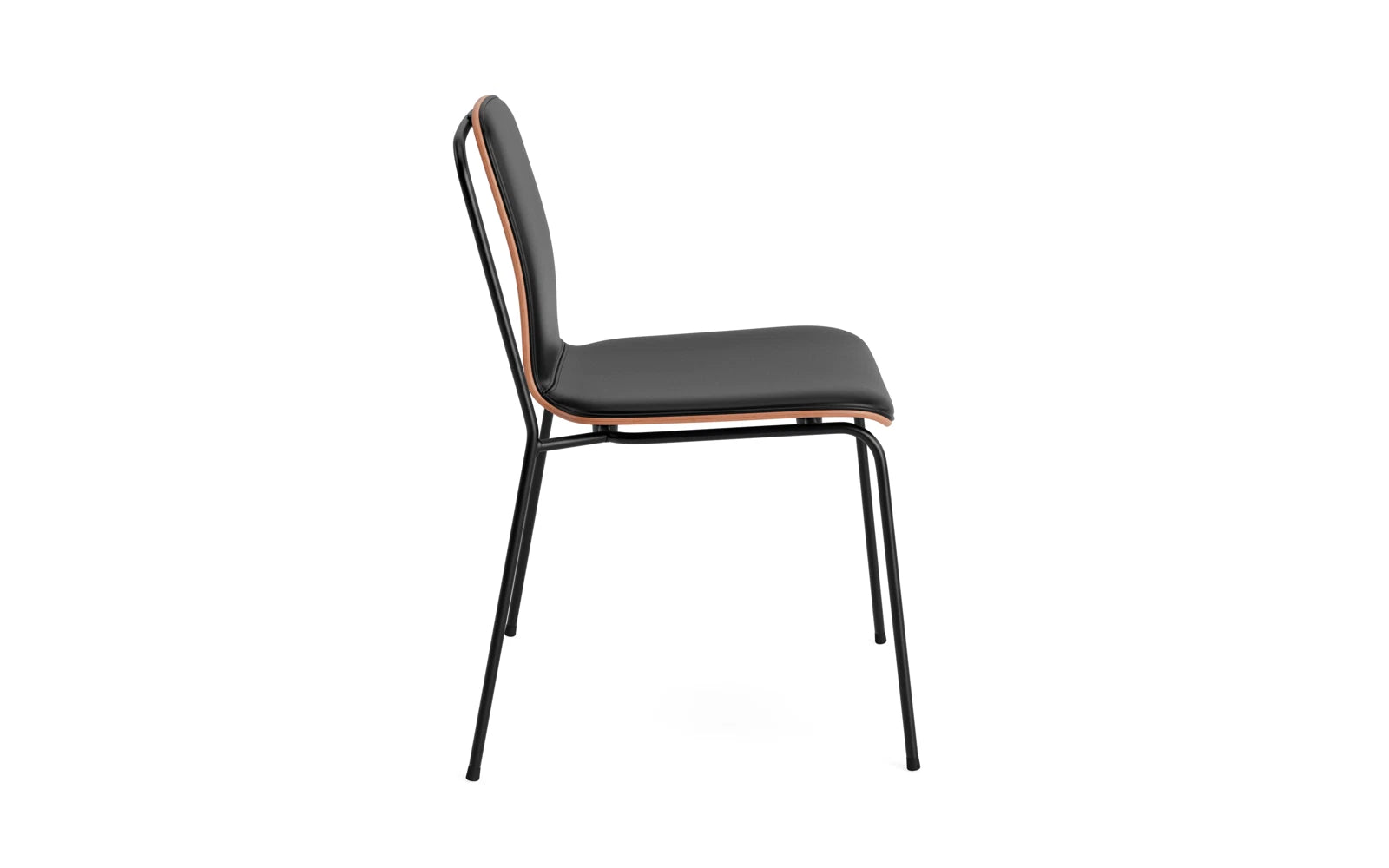 Erleben Sie den Studio Stuhl Frontpolster von Normann Copenhagen: Ein stilvolles Möbelstück aus schwarzem Stahl und braunem Ultra-Furnier, das Funktionalität und Eleganz vereint.