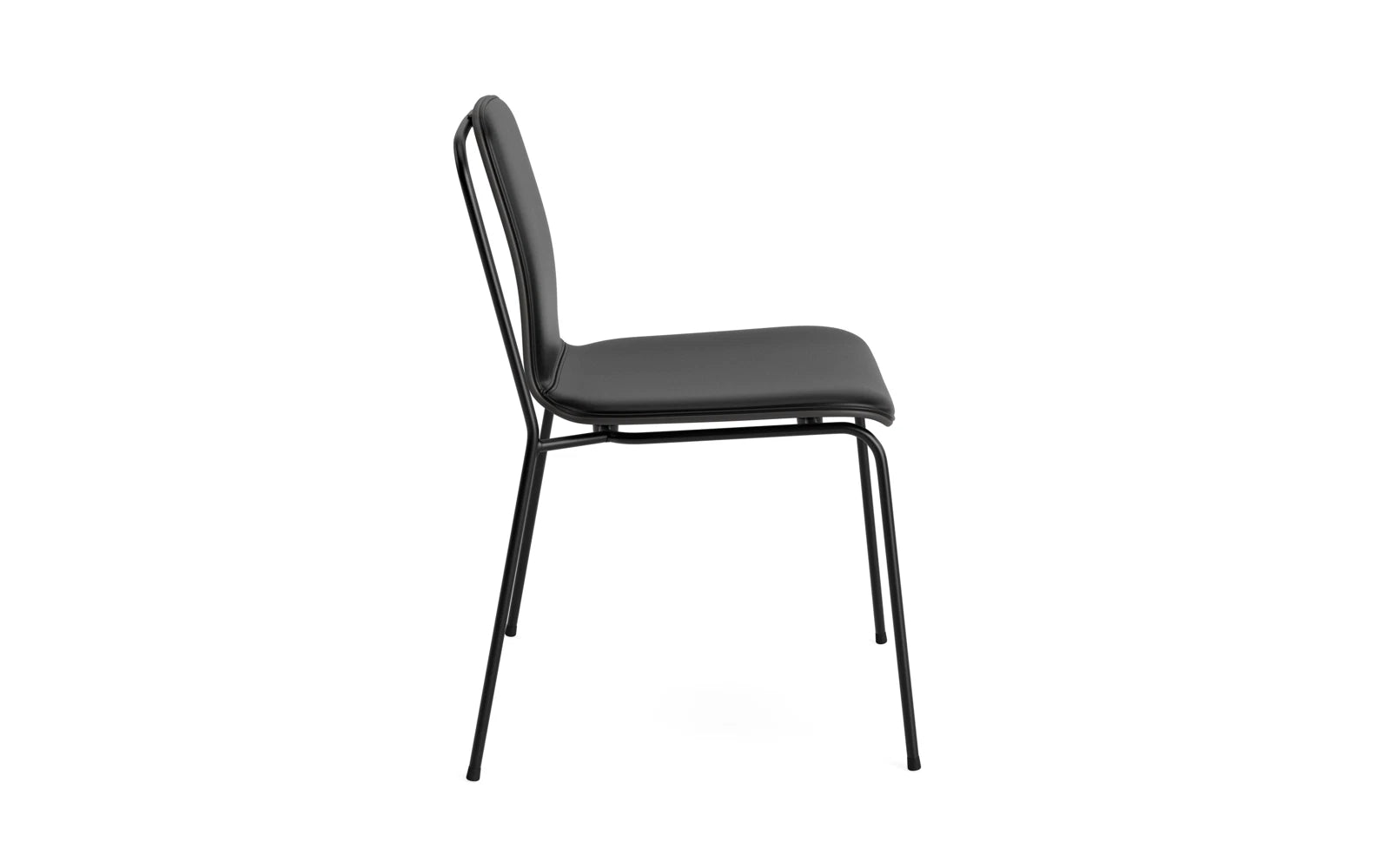 Erleben Sie den stilvollen Studio Stuhl Frontpolster von Normann Copenhagen. Robuster Stahl und luftiges Design machen ihn zum perfekten Möbelstück.