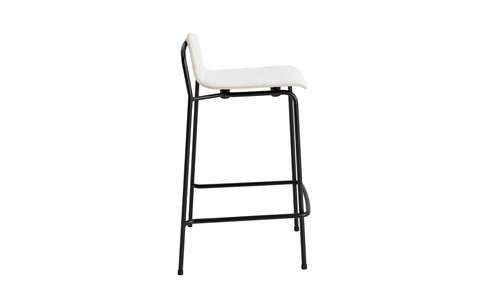 Erleben Sie den stilvollen Studio Barstuhl 65 cm von Normann Copenhagen. Mit seinem eleganten Design aus schwarzem Stahl und hellgrauem Hallingdal-Polster ist er die perfekte Wahl für jeden Raum.