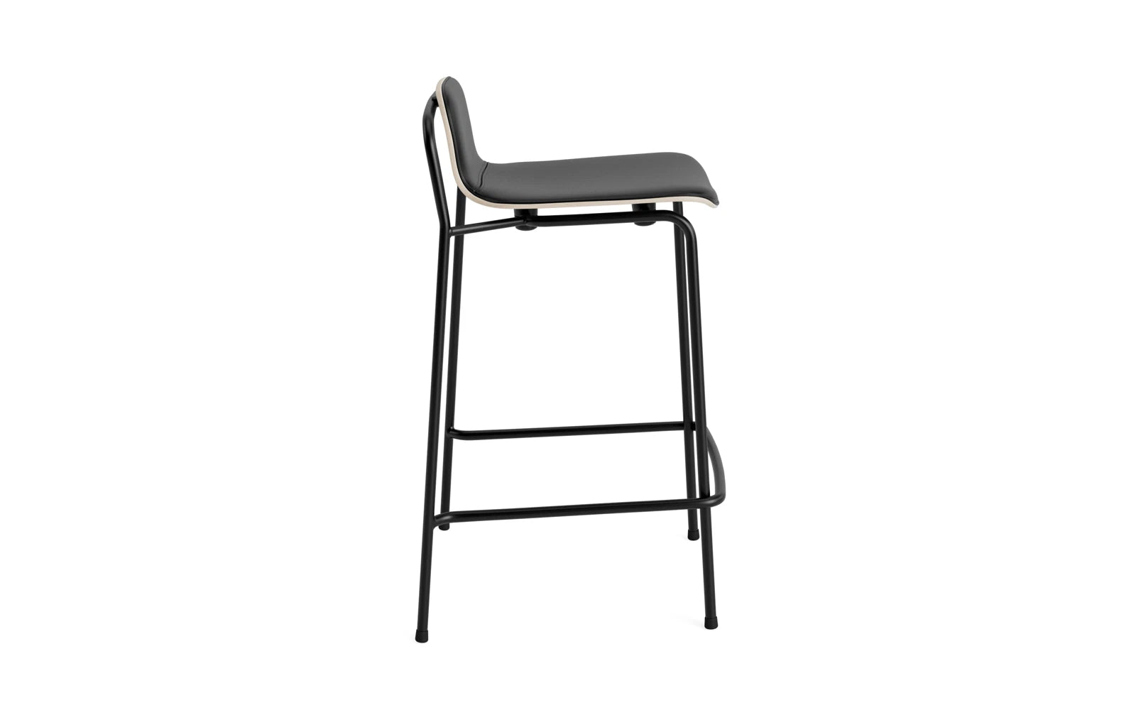Erleben Sie den eleganten Studio Barstuhl 65 cm von Normann Copenhagen. Mit seinem schlanken Stahlrahmen und dem hellgrauen Polster vereint er zeitlose Ästhetik und Funktionalität.