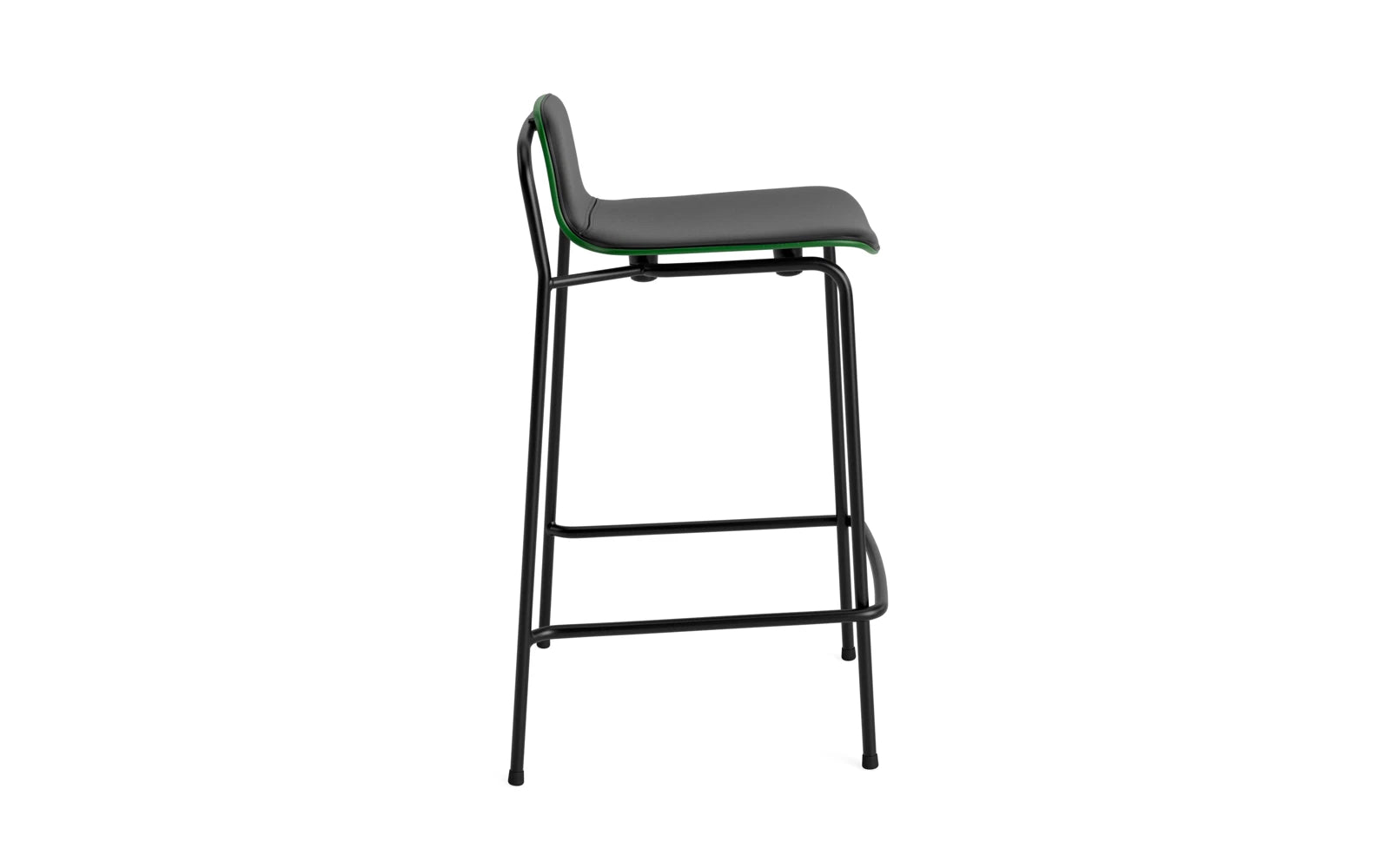 Erleben Sie den stilvollen Studio Barstuhl 65 cm von Normann Copenhagen. Mit seinem schlanken Stahlrahmen und dem eleganten grünen Polster ist er die perfekte Wahl für modernes Wohnen.