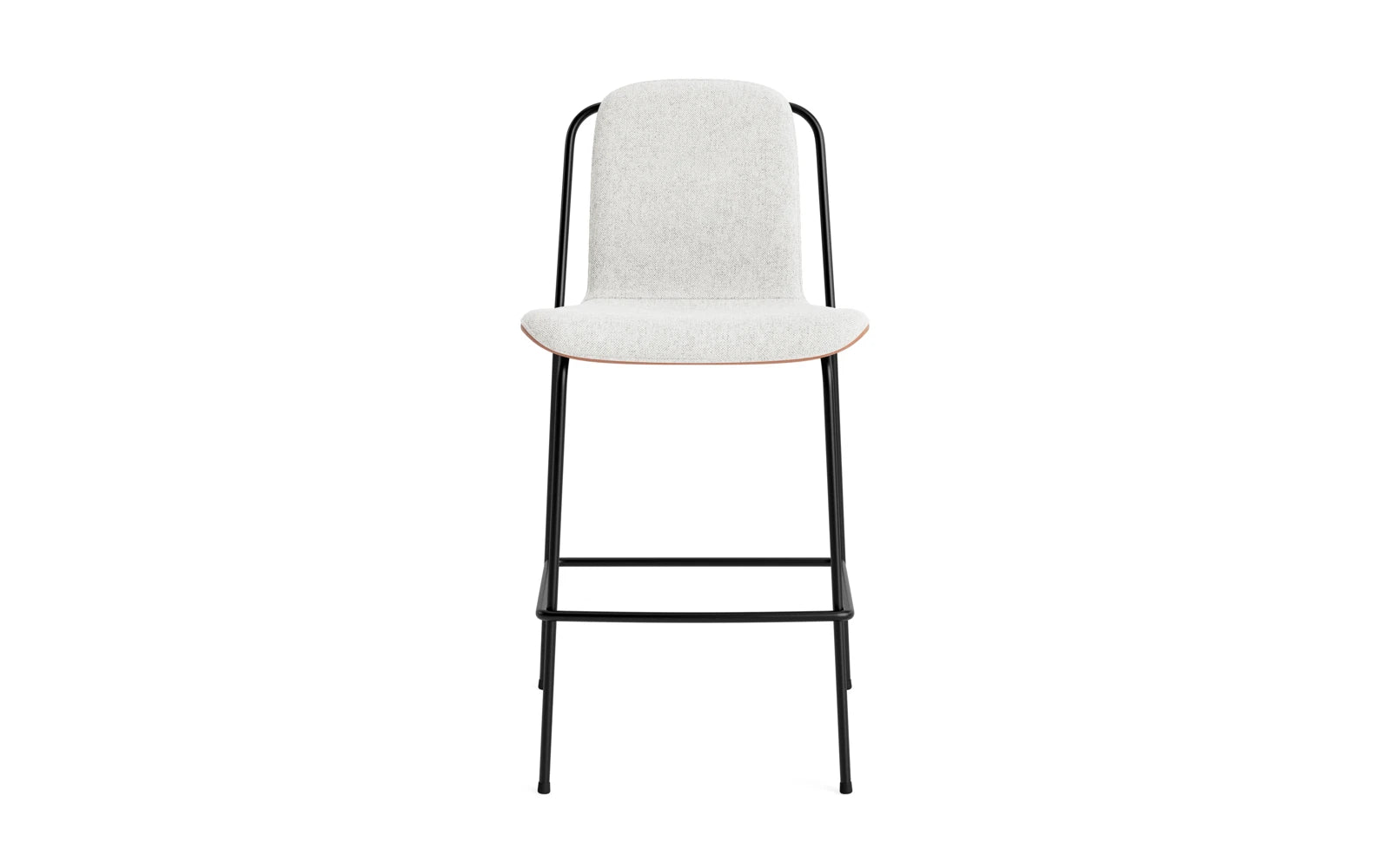 Entdecken Sie den stilvollen Studio Barstuhl 65 cm von Normann Copenhagen. Mit elegantem Stahlrahmen und hochwertigem Hallingdal-Polster vereint er Design und Komfort.
