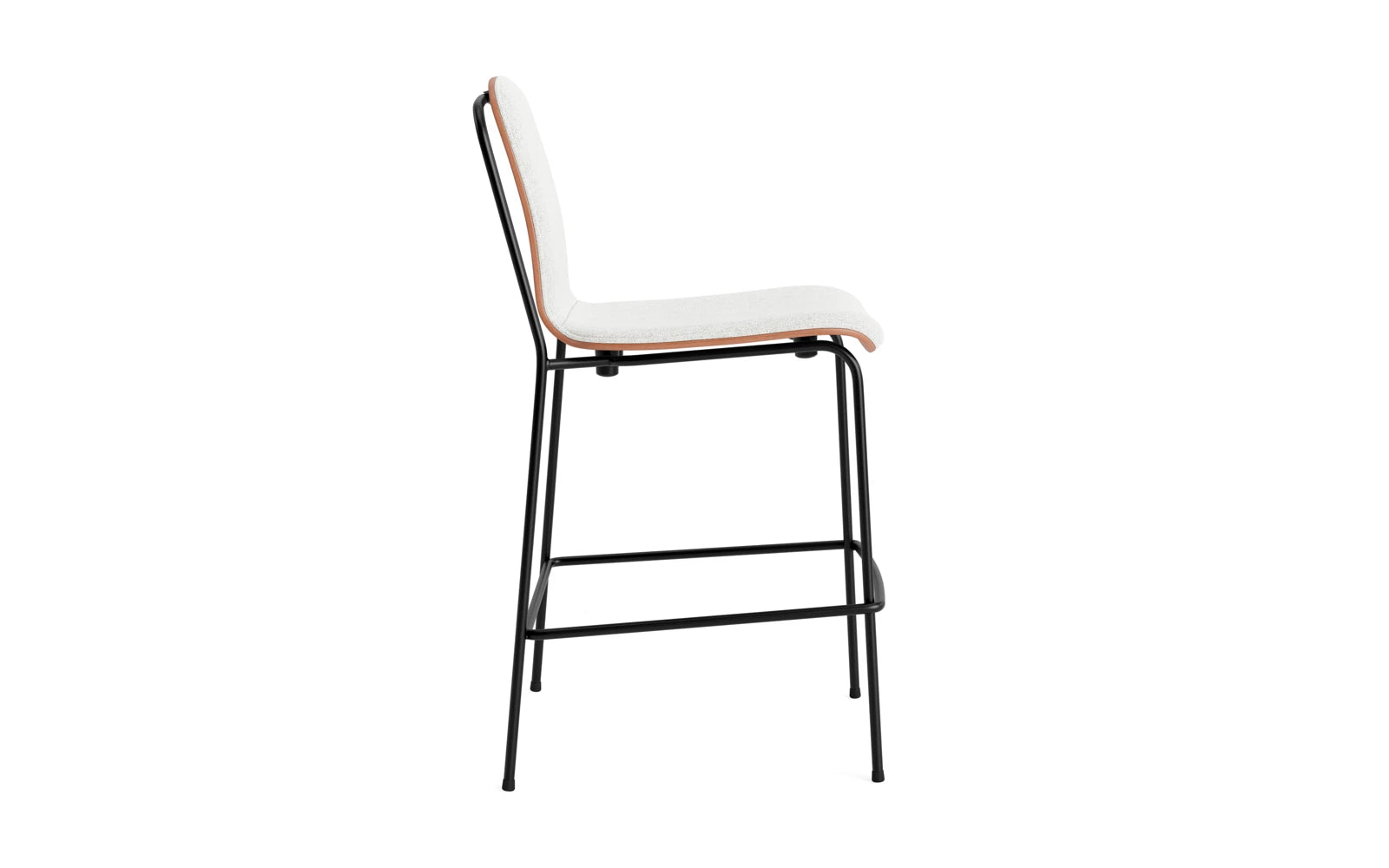 Erleben Sie den modernen Studio Barstuhl 65 cm von Normann Copenhagen. Mit seinem schlanken Stahlrahmen und dem bequemen Hallingdal-Polster ist er die perfekte Kombination aus Stil und Funktionalität.