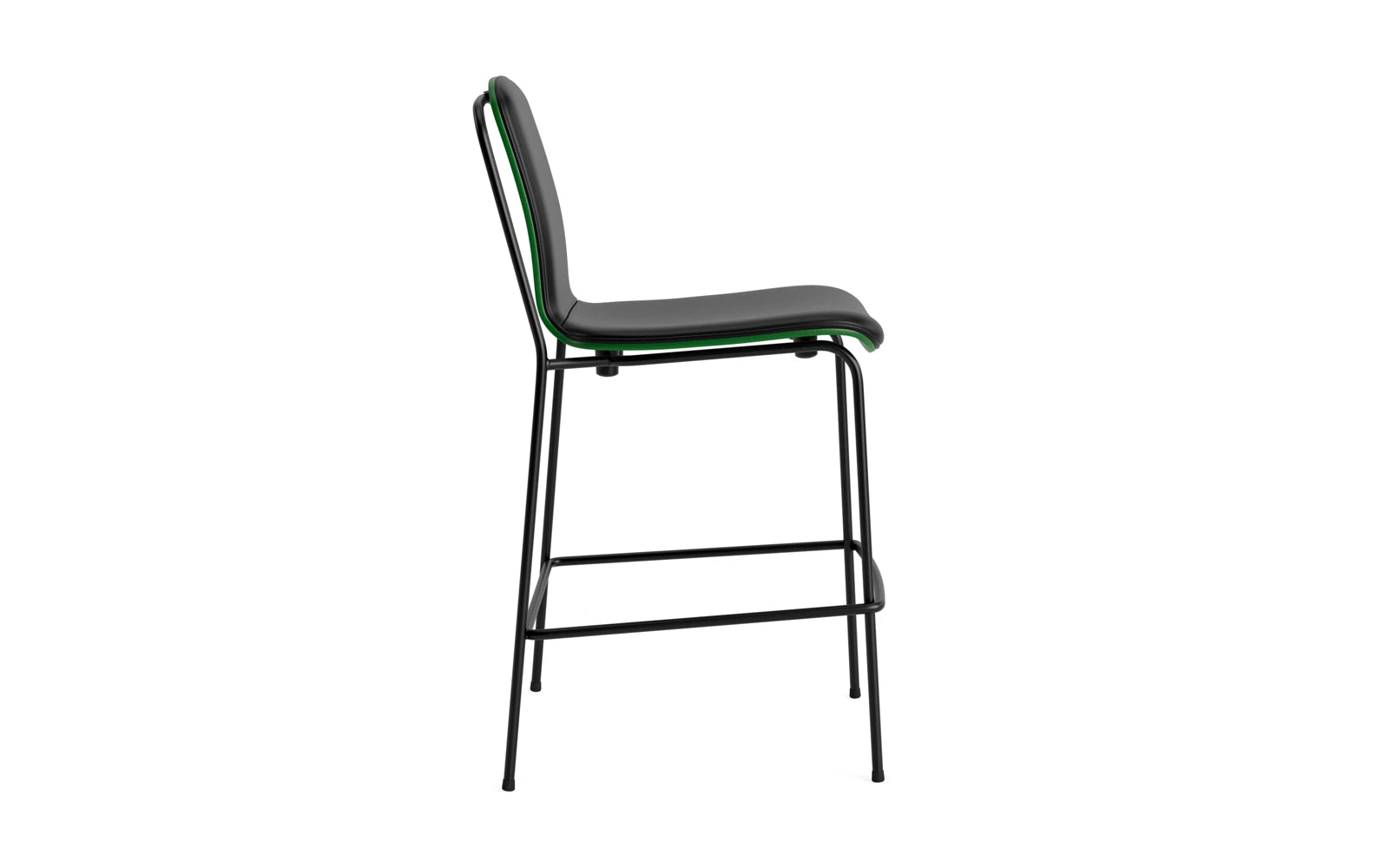 Erleben Sie den stilvollen Studio Barstuhl 65 cm von Normann Copenhagen. Mit seinem schlanken Stahlrahmen und dem eleganten grünen Polster ist er die perfekte Wahl für jeden Raum.
