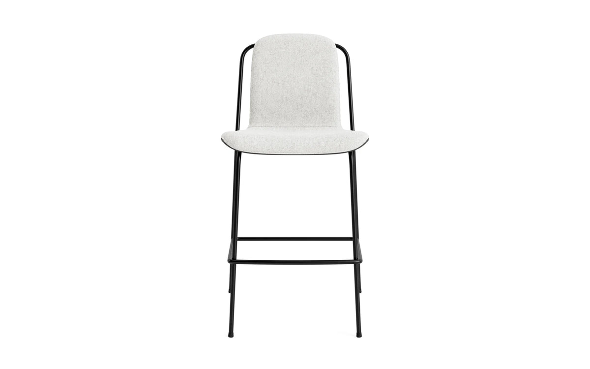 Studio Barstuhl 65 cm frontpolster schwarzes Stahl/ schwarz/ Hallingdal in Hallingdal 110 präsentiert im Onlineshop von KAQTU Design AG. Barstuhl ist von Normann Copenhagen