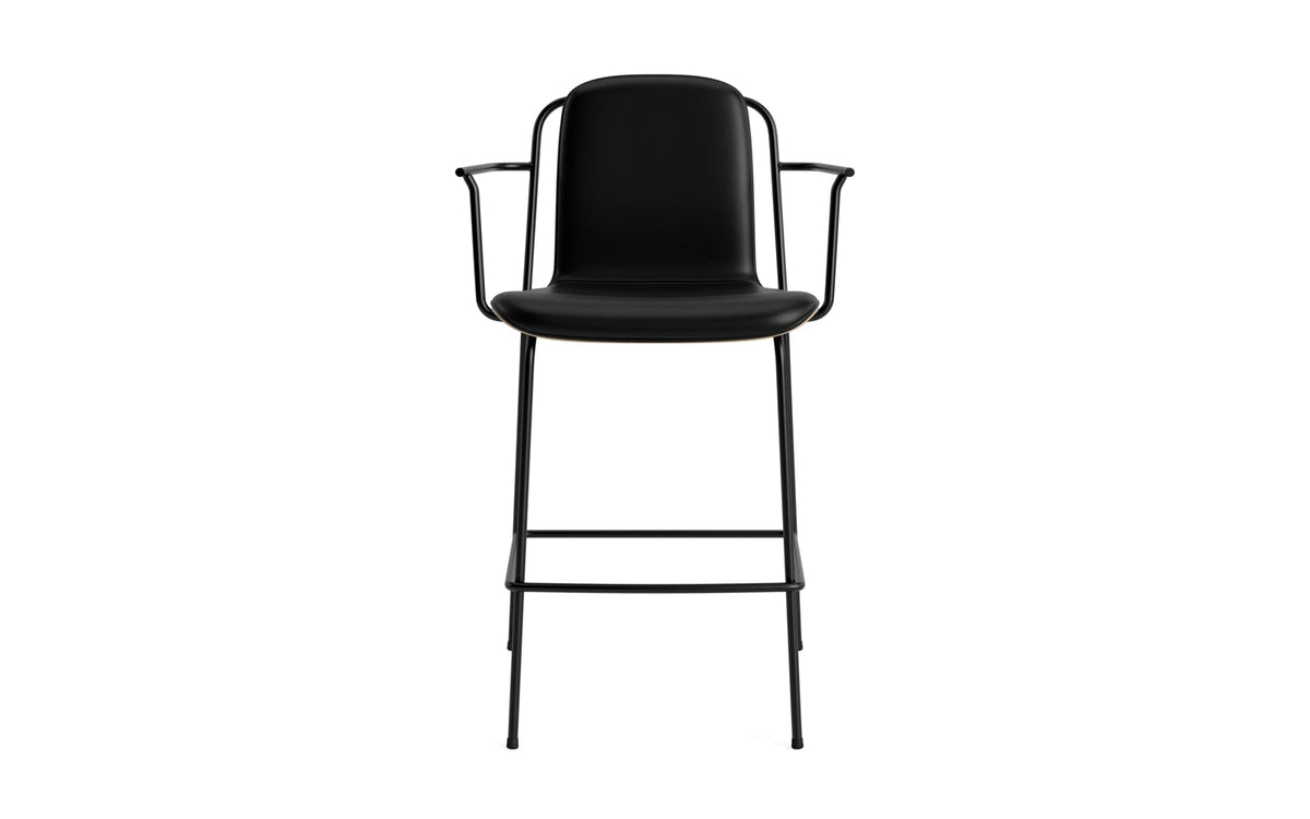 Studio Barstuhl mit Armlehne 65 cm frontpolster schwarzes Stahl/ Eiche/ Ultra in Ultra 41599 präsentiert im Onlineshop von KAQTU Design AG. Barstuhl ist von Normann Copenhagen