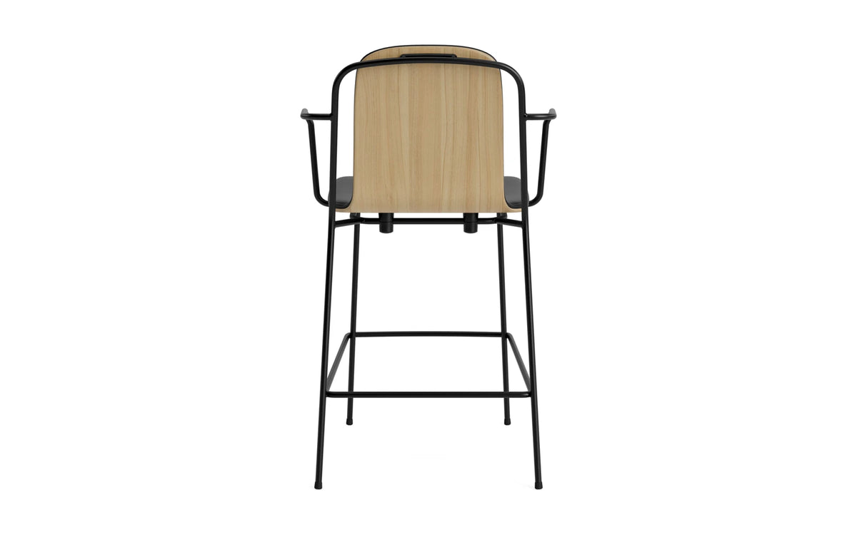 Studio Barstuhl mit Armlehne 65 cm frontpolster schwarzes Stahl/ Eiche/ Ultra in Ultra 41599 präsentiert im Onlineshop von KAQTU Design AG. Barstuhl ist von Normann Copenhagen
