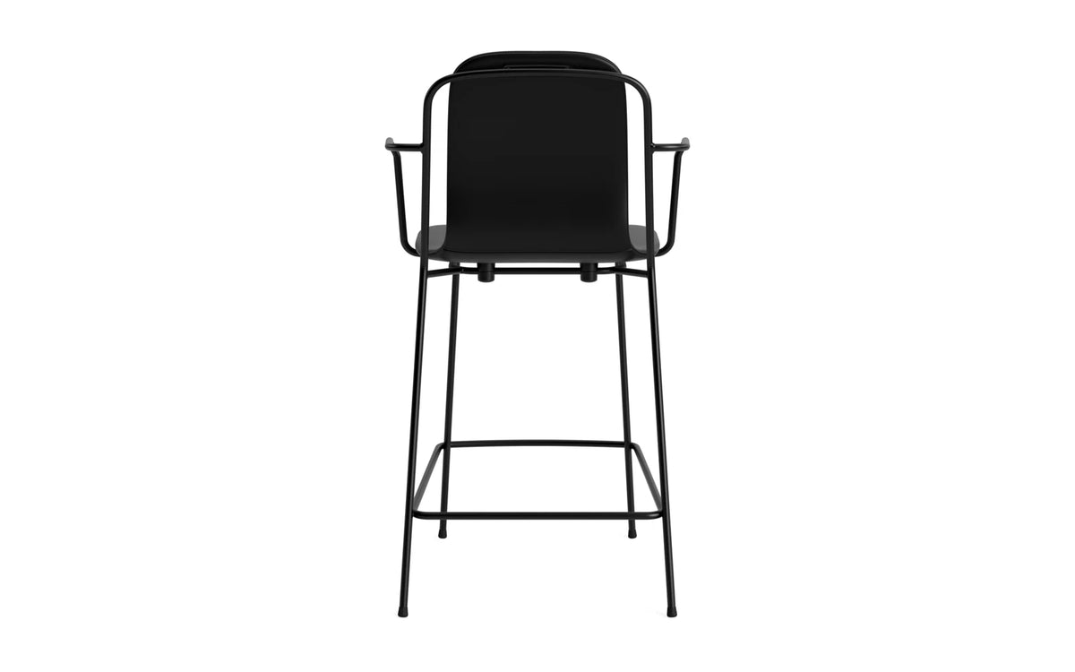 Studio Barstuhl mit Armlehne 65 cm gepolstert schwarzes Stahl/ Ultra in Ultra 41599 präsentiert im Onlineshop von KAQTU Design AG. Barstuhl ist von Normann Copenhagen