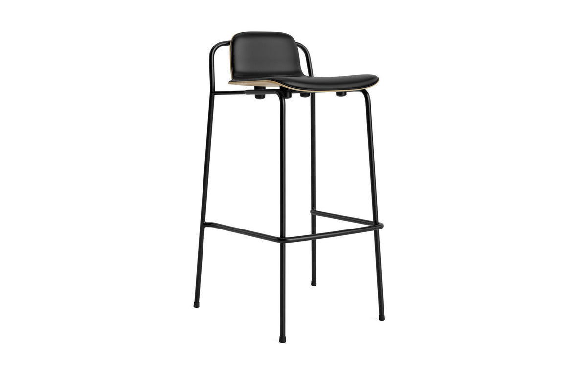 Studio Barhocker 75 cm Frontpolster Schwarz Stahl Eiche/ Hallingdal in Ultra 41599 präsentiert im Onlineshop von KAQTU Design AG. Barstuhl ist von Normann Copenhagen