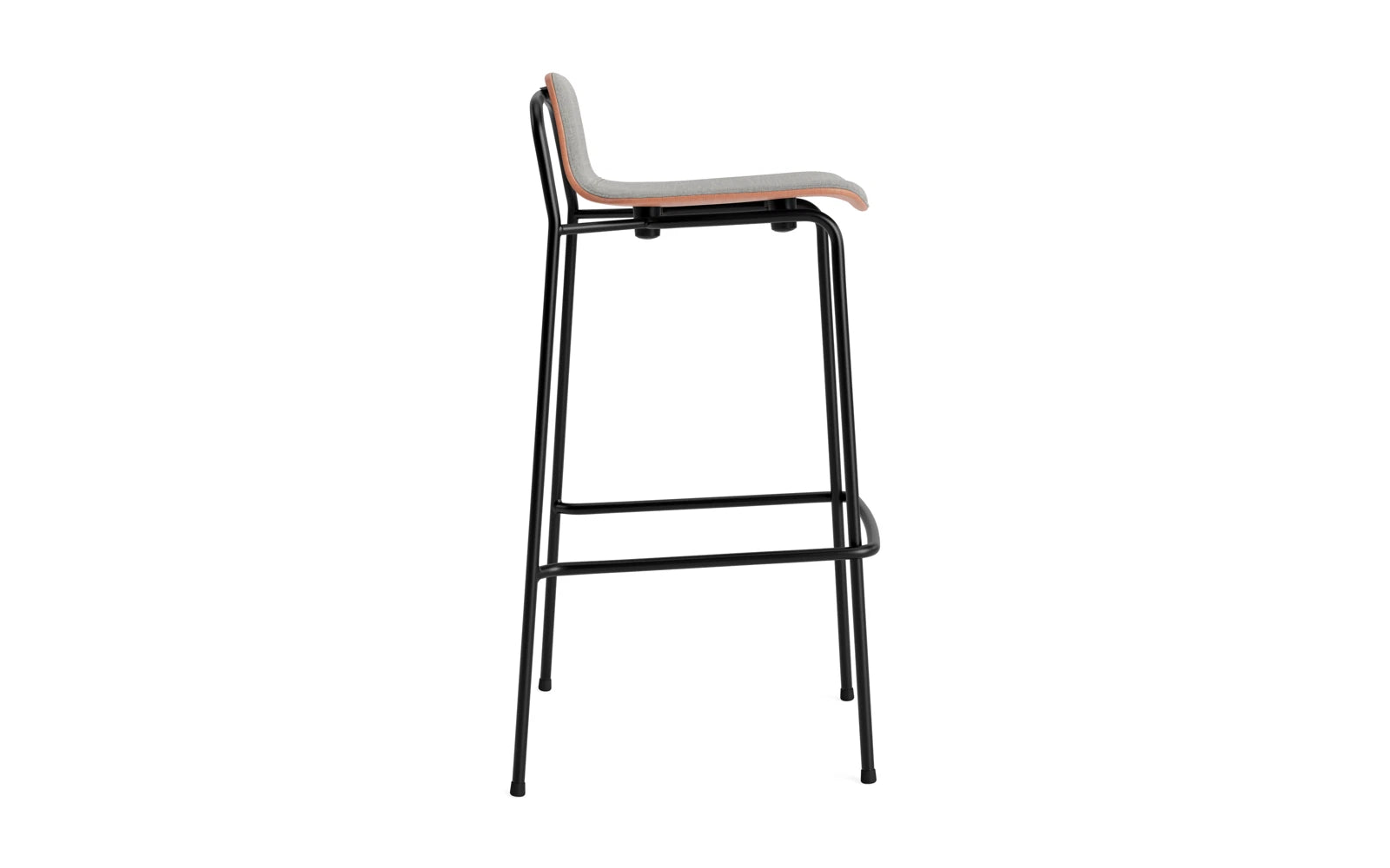 Erleben Sie den modernen Studio Barstuhl 75 cm von Normann Copenhagen. Mit elegantem Stahlrahmen und komfortablem Frontpolster, perfekt für stilvolle Räume.