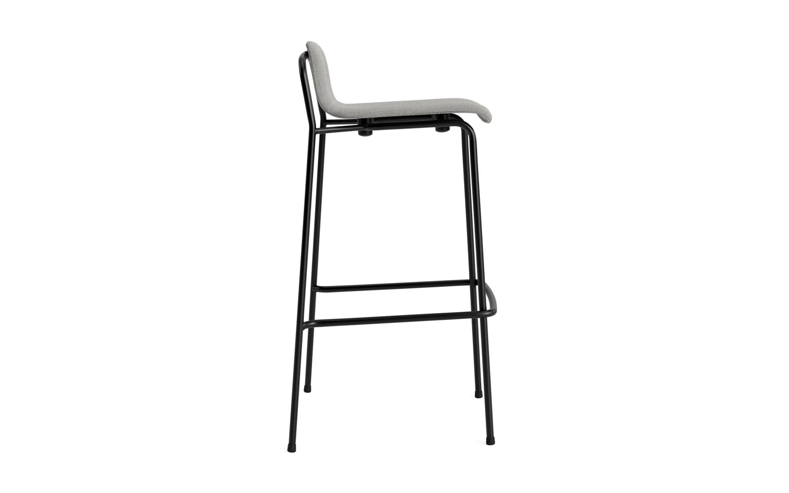 Erleben Sie den modernen Studio Barhocker 75 cm von Normann Copenhagen. Mit seinem schlanken Stahlrahmen und der luftigen Sitzschale ist er ideal für jeden Raum.