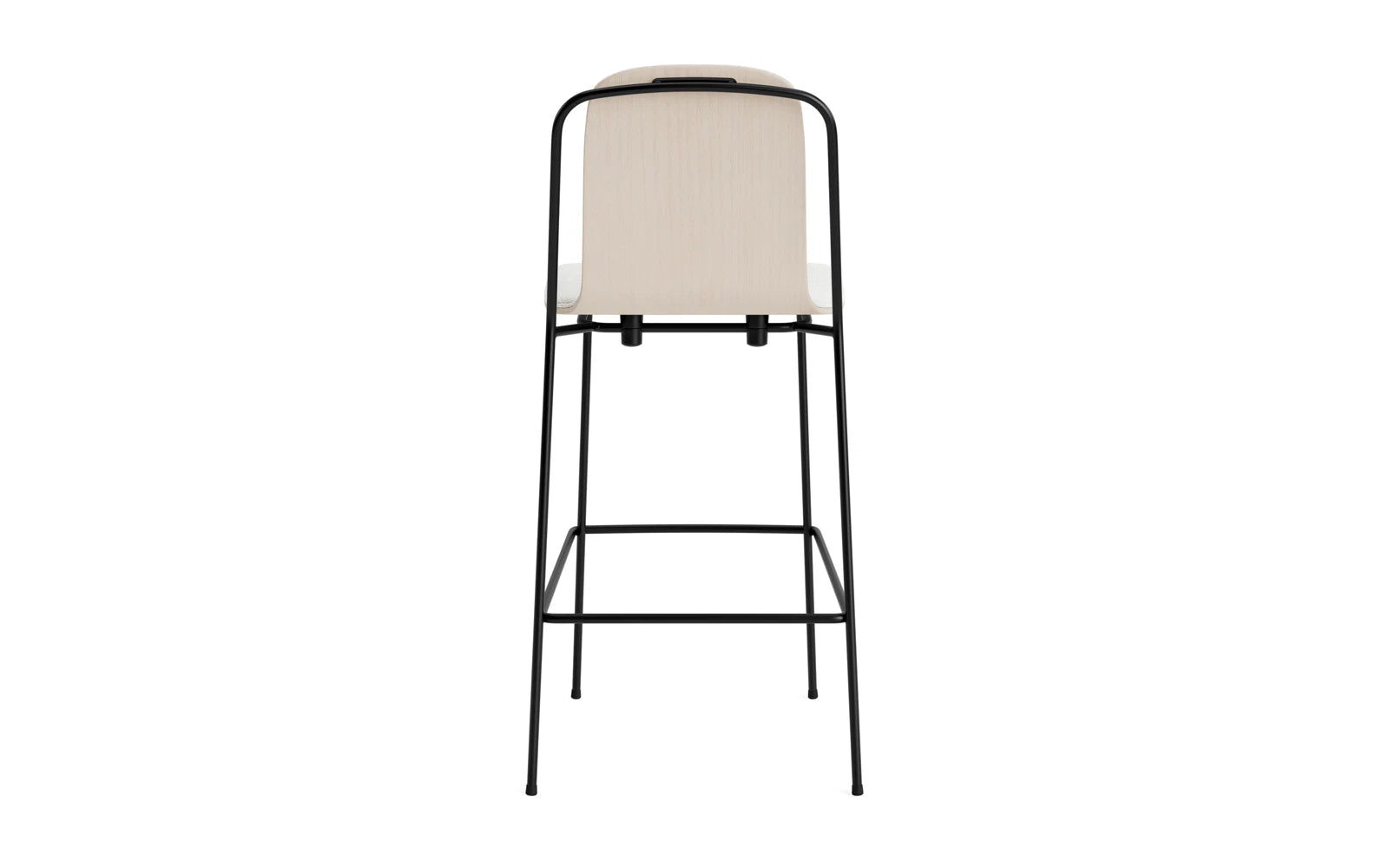 Entdecken Sie den eleganten Studio Barstuhl von Normann Copenhagen. Mit 75 cm Höhe, schwarzem Stahlgestell und hellgrauem Hallingdal-Polster ist er die perfekte Kombination aus Stil und Funktionalität.