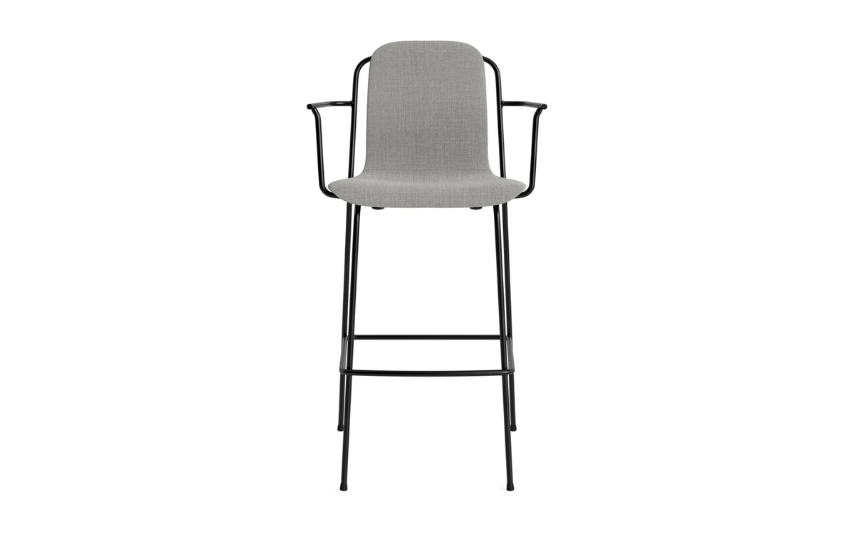 Studio Barstuhl mit Armlehne 75 cm gepolstert schwarzes Stahl/ Remix in Remix 133 präsentiert im Onlineshop von KAQTU Design AG. Barstuhl ist von Normann Copenhagen