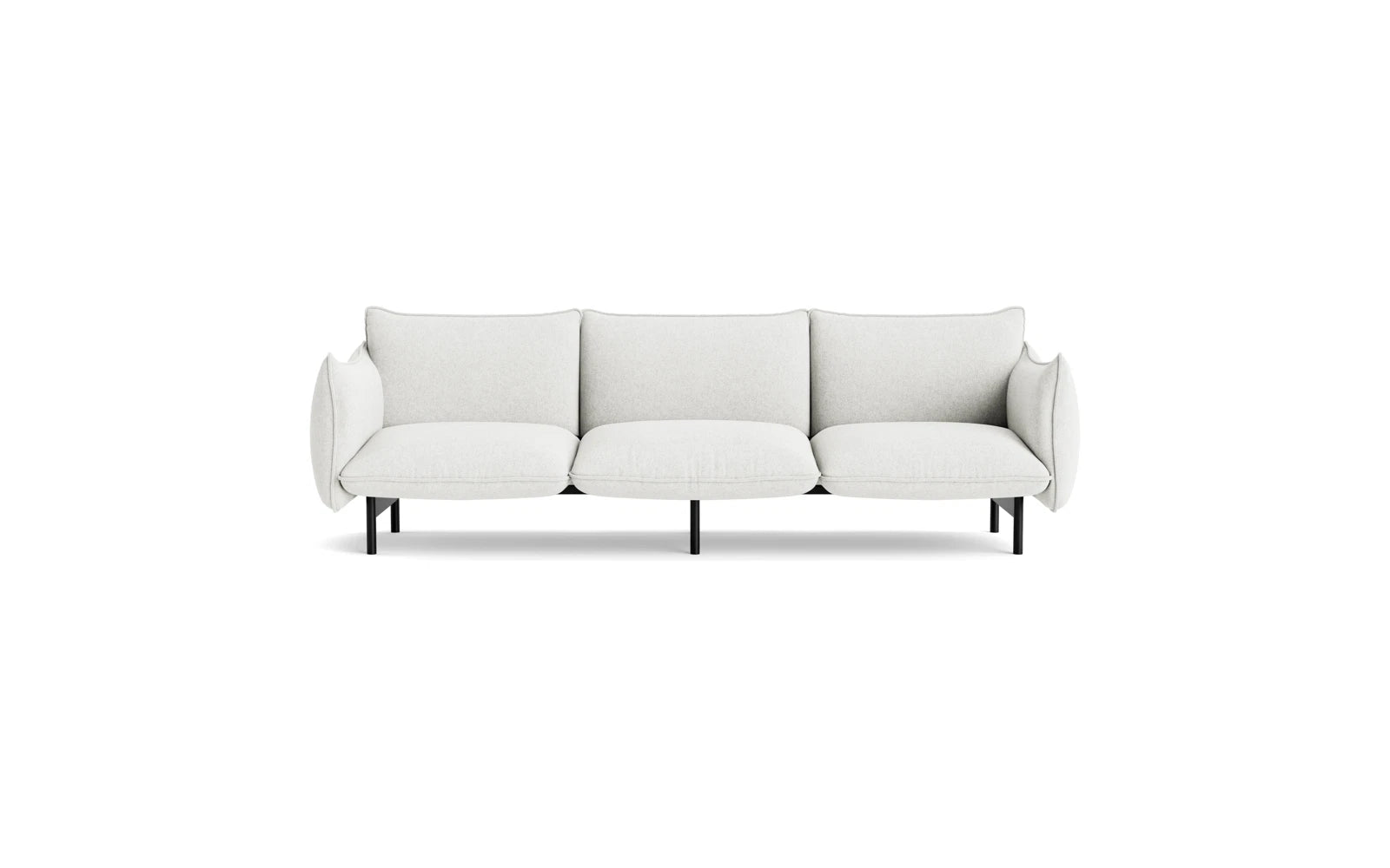 Das Ark 3er Sofa von Normann Copenhagen besticht durch sanfte Rundungen, pralle Kissen und eine luftige, minimalistische Optik.