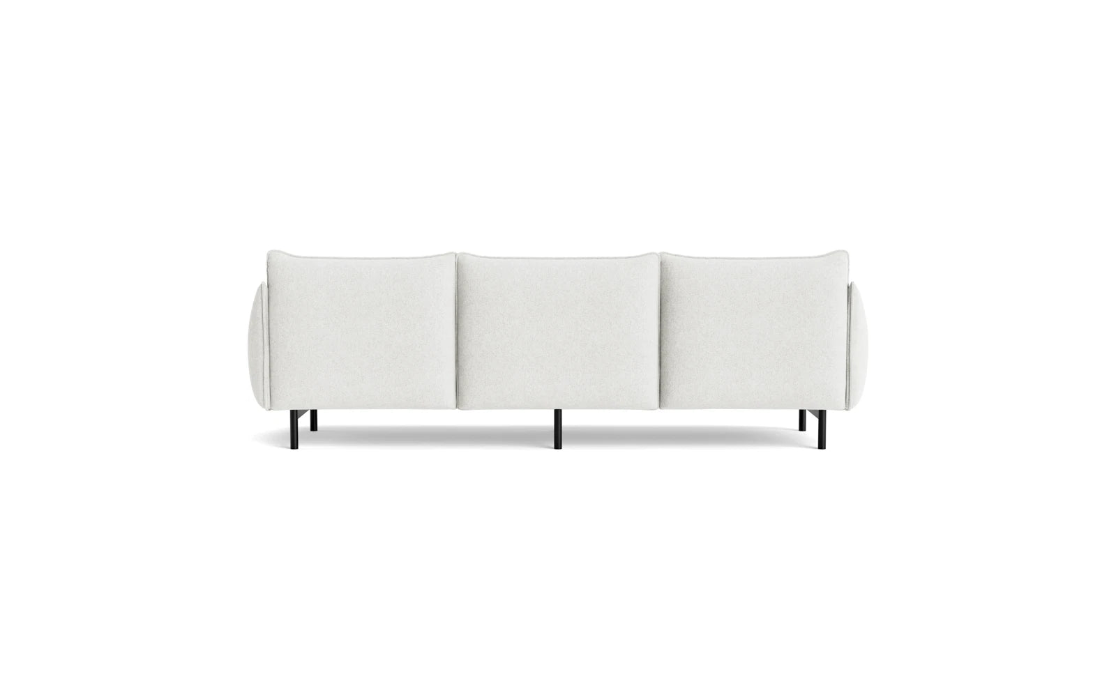 Das Ark 3er Sofa von Normann Copenhagen besticht durch sanfte Rundungen, pralle Kissen und eine luftige, minimalistische Optik.