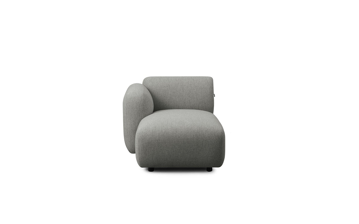 Modulares Sofa Swell von Normann Copenhagen in Stoff Hallingdal 0110, mit geschwungenen Armlehnen und Holzbeinen in Eschenholz.