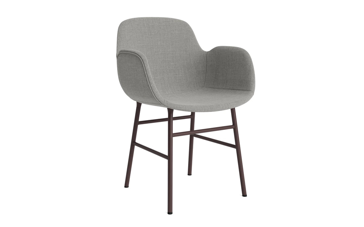 Form Lehnstuhl gepolstert Braun Stahl Remix in Remix 133 präsentiert im Onlineshop von KAQTU Design AG. Stuhl mit Armlehne ist von Normann Copenhagen