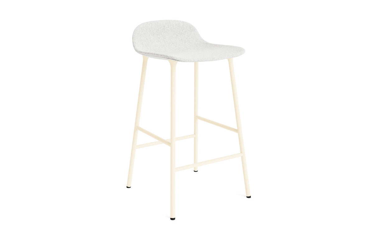 Form Barstuhl 65 cm gepolstert Creme Stahl Hallingdal in Hallingdal 110 präsentiert im Onlineshop von KAQTU Design AG. Barstuhl ist von Normann Copenhagen