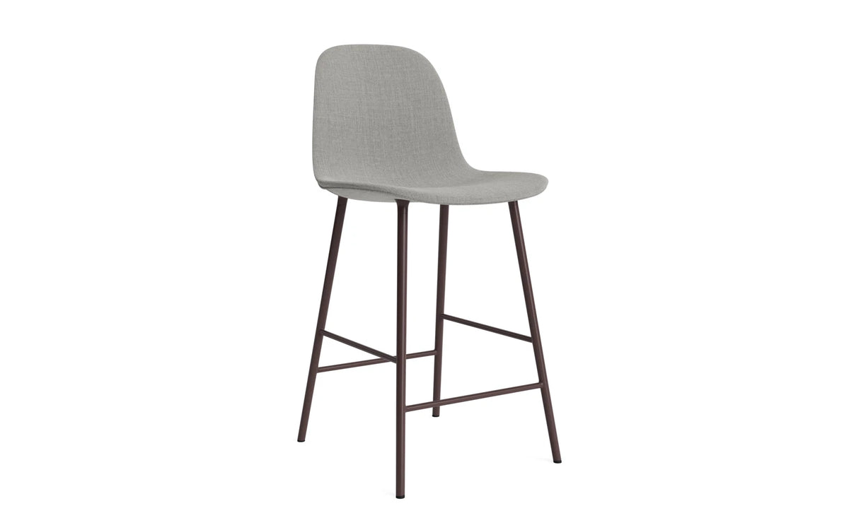 Form Barstuhl 65 cm gepolstert Braun Stahl Remix in Remix 133 präsentiert im Onlineshop von KAQTU Design AG. Barstuhl ist von Normann Copenhagen