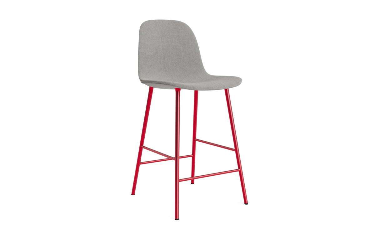 Form Barstuhl 65 cm gepolstert Leuchtendes Rot Stahl Remix in Remix 133 präsentiert im Onlineshop von KAQTU Design AG. Barstuhl ist von Normann Copenhagen