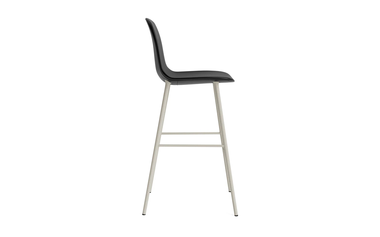 Entdecken Sie den stilvollen Form Barstuhl von Normann Copenhagen. Mit 75 cm Sitzhöhe, edler Hellgrau-Polsterung und stabilem Stahlgestell ist er die ideale Wahl für modernes Wohnen.