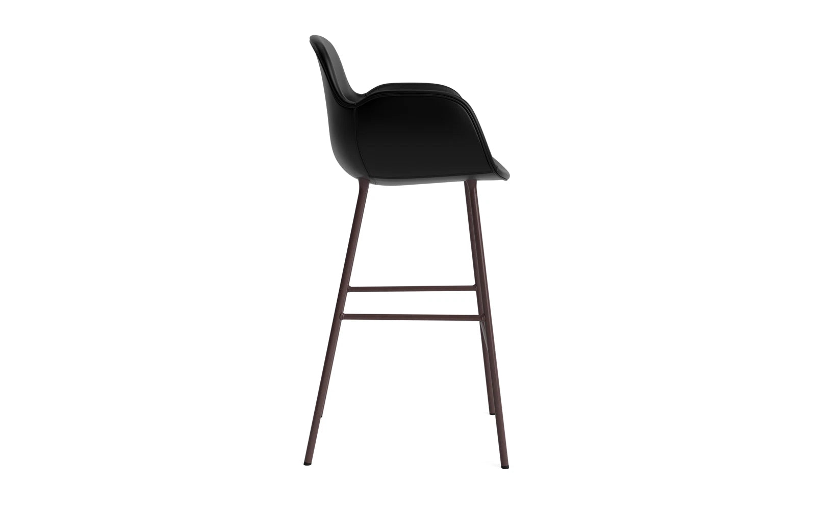 Der Form Barstuhl mit Armlehne von Normann Copenhagen vereint elegantes Design und hohen Komfort. Ideal für stilvolle Wohnräume.